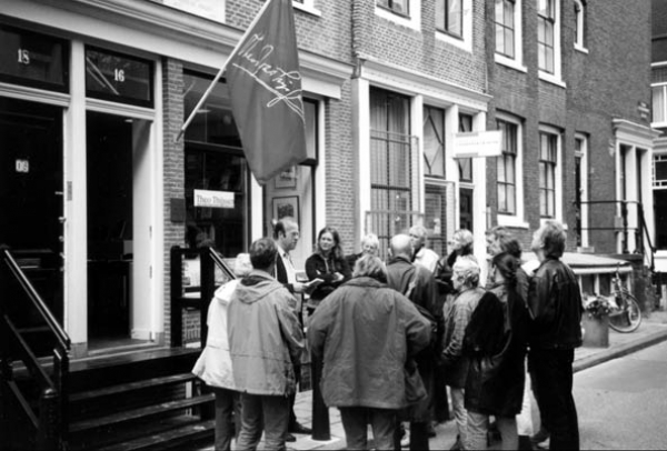 Een Theo Thijssen-wandeling in mei 1998. (Foto Hans Stoovelaar.) 
