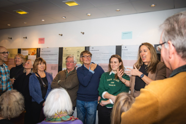 Tentoonstelling 'Lekker lezen!' feestelijk geopend.